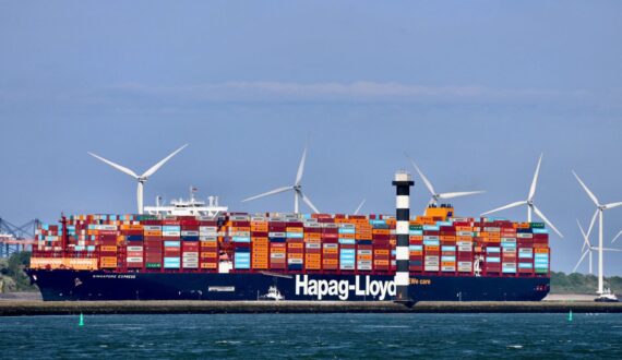Thumbnail for Maersk, Hapag-Lloyd resume Suez Canal transit for AE15 service under Gemini Cooperation