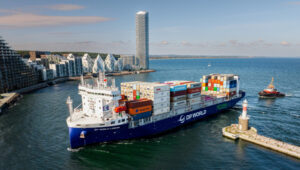 DP World strengthens green fleet with methanol dual-fuel vessel DP World London