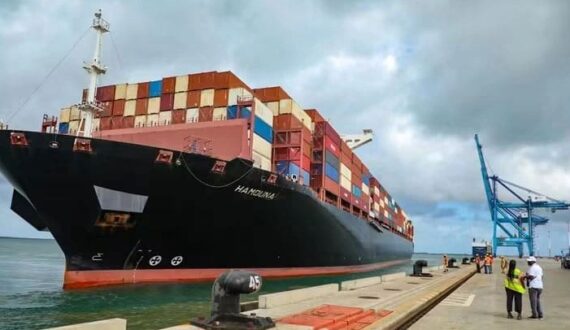 Thumbnail for Port of Lamu handles MV Hamouna, discharging 5,200 TEU